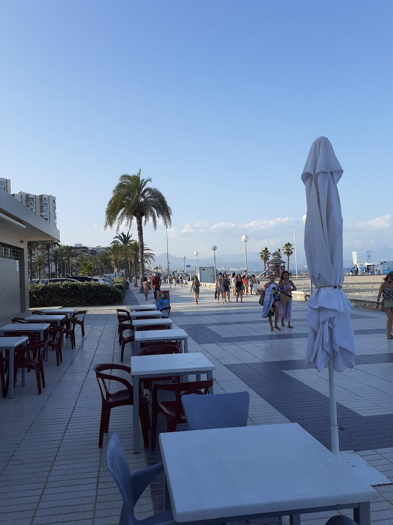 Xeven Beach Club - restaurante en Alicante, Alicante, España