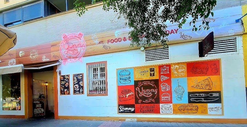 Yummy Mamy. Cafeteria, Restaurante & Hamburguesería - restaurante en Alicante, Alicante, España