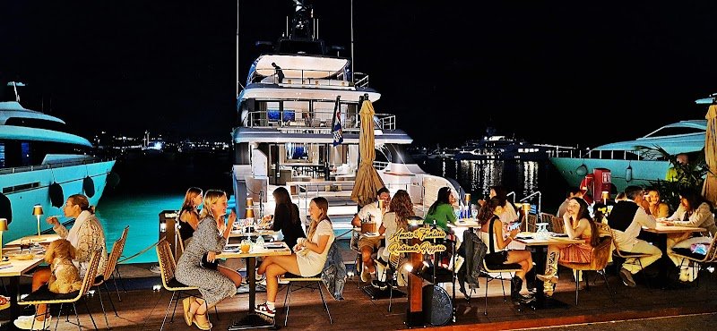 AMORE E FANTASIA Prime Location Front Line in Puerto Banus, Italian Restaurant, Wood Fired Oven Pizza, Terrace with Seaviews - restaurante en Marbella, Málaga, España
